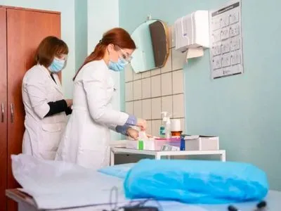 Від коронавірусу в Україні одужало 858 медпрацівників - ЦГЗ