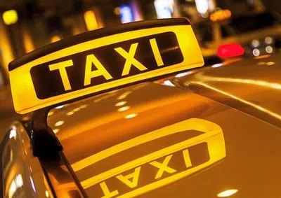 Кабмін дозволив таксі їздити по смузі громадського транспорту