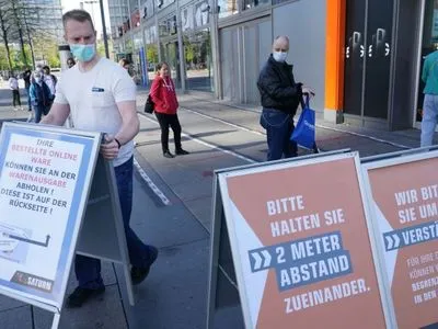 Пандемія: у Німеччині стабілізувався спад спалаху COVID-19, загалом у країні - 7 634 жертви
