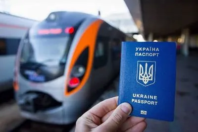 С начала года около 700 тыс. украинцев получили загранпаспорта