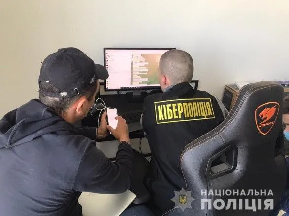 На Львівщині викрили хакера, який виводив гроші з іноземних банків