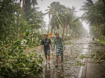 Понад 140 тис. людей були змушені евакуюватися через тайфун на Філіппінах