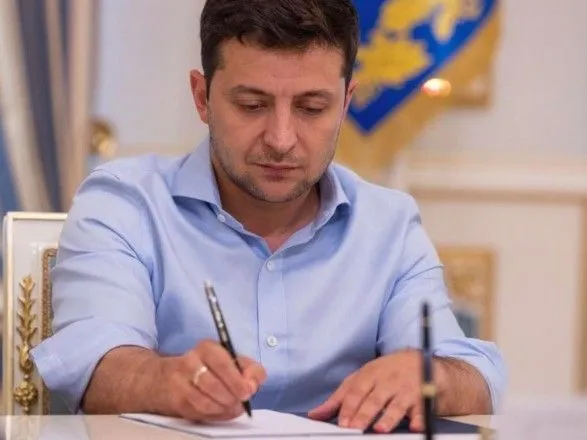 Зеленський схвалив зняття санкцій із "спостерігачів за виборами" на окупованому Донбасі