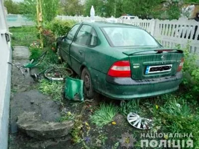 В Винницкой области пьяная 21-летняя водитель наехала на женщину с малолетними детьми