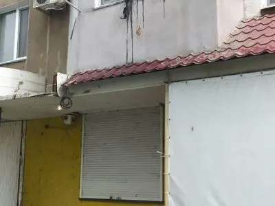 В Одесі у вікно житлового будинку невідомий кинув “коктейль Молотова”