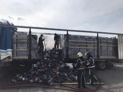 Возле КПП "Тыса" на Закарпатье загорелся грузовик с углем