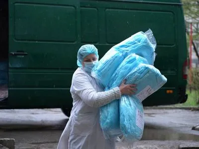 Степанов сообщил, когда костюмы биозащиты из Китая направят в регионы