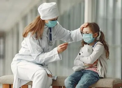 В Украине на COVID-19 заболело 3569 медиков и 1301 ребенок