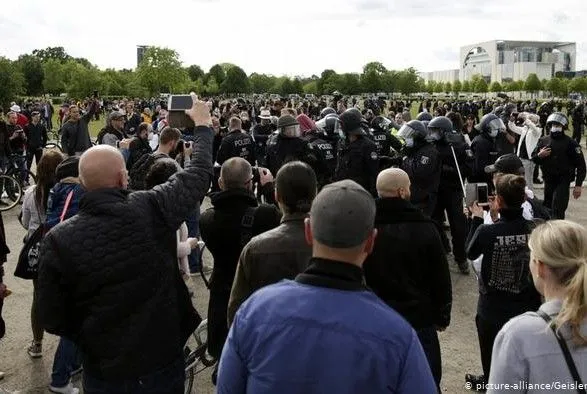 У Німеччині радикали використовують протести проти карантину в своїх цілях