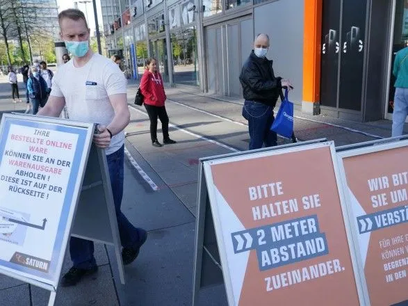 Пандемія: у Німеччині фіксують стрімке зниження добової кількості випадків та смертей від COVID-19