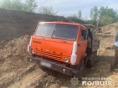 Полиция расследует незаконную добычу гравия на Буковине