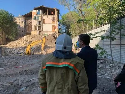 Спасатели продолжили разбирать конструкции обрушившегося дома в Одессе