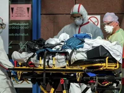 Пандемия: в Германии от COVID-19 в сутки умерли еще 57 человек, в целом - 8 147 жертв