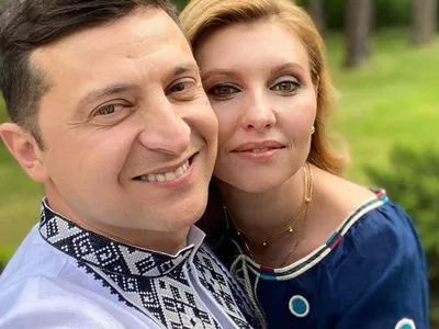 Зеленський поділився фото з дружиною у вишиванках