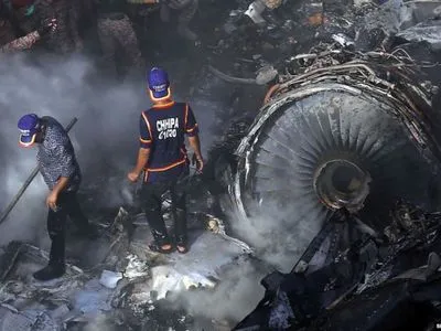 Авиакатастрофа в Пакистане: власти подтвердили гибель по меньшей мере 76 человек