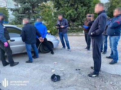 В Запорожской области полицейского поймали на сбыте наркотиков
