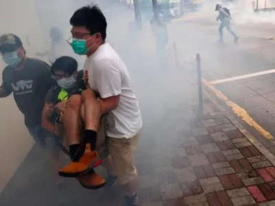 В Гонконге продолжаются протесты: полиция применила слезоточивый газ