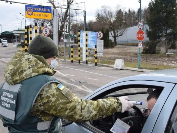 Коронавирус: пограничники проверяют лиц только на въезд в Украину