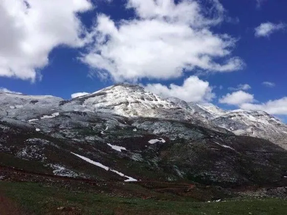 У турецькій Анталії пройшов "травневий снігопад"