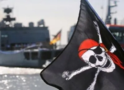 Семеро звільнених з піратського полону моряків повернулися до України
