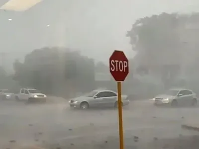 Щонайменше 50 тис. будинків на заході Австралії знеструмило через шторм