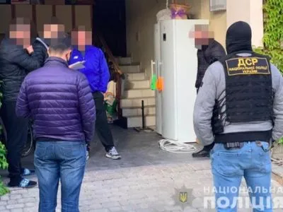 В Киеве изъяли 400 тыс. долларов "воровского общака" и заочно сообщили о подозрении "вору в законе"