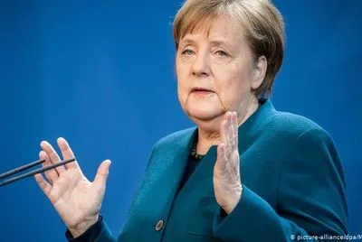 Меркель связала снятие санкций с России с выполнением минских соглашений