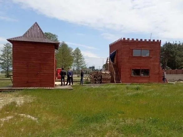 На Волыни обнаружили незаконное строительство базы отдыха на берегу озера Свитязь