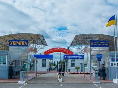 Украина возобновила работу пунктов пропуска на границе со странами ЕС и Молдовой