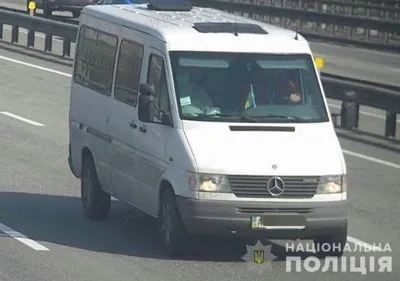 На Київщині розшукують автівки, в яких можуть бути учасники ранкової стрілянини у Броварах