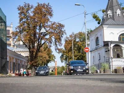 В Киеве ко Дню города обновили две старинные улицы