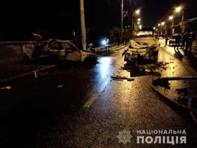 В Харькове полицейский въехал в служебный автомобиль: двое погибших, трое раненых