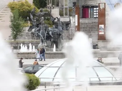 Пробег под каштанами и запуск работы фонтанов: как проходит День Киева