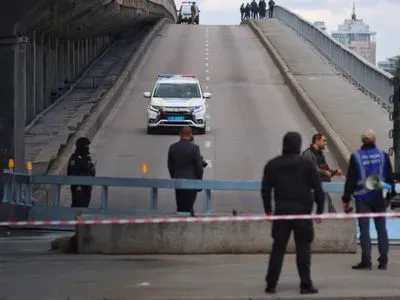 "Мінера" мосту Метро перевірять на алкоголь та наркотики