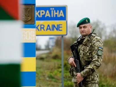 На границе со Словакией и Молдовой заработали несколько пунктов пропуска