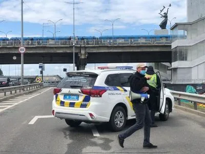 У Києві після "мінування" відновили рух мостом Метро