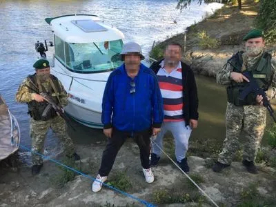 Пограничники на Дунае задержали румынский катер с рыбаками