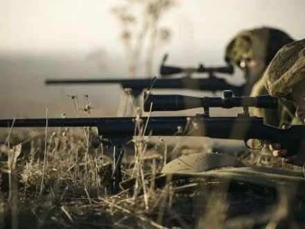 Вражеский снайпер ранил на Донбассе украинского военного