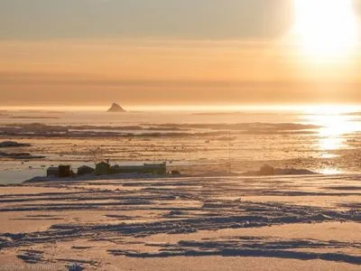 Айсберги как хрустальные пирамиды: украинские ученые показали невероятные фото Антарктиды