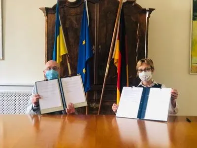 Україна і Німеччина підписали угоду про забезпечення житлом переселенців з Донбасу