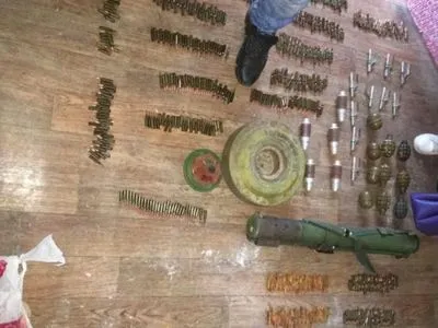 У Бахмуті знайшли схрон зброї одного із бойовиків "ДНР"