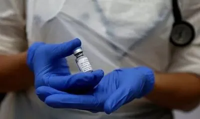 Главный инфекционист США: вакцина от коронавируса может не дать длительного иммунитета
