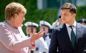 Меркель не общалась ни с одним другим главой иностранного государства так часто, как с Зеленским - дипломат
