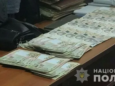 В Сумской области разоблачили должностных лиц госпредприятия на взятке в свыше 200 тыс. гривен