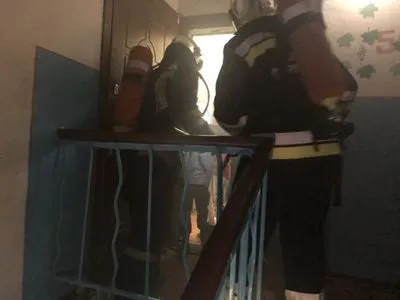В Ровно горела многоэтажка, спасли двоих детей
