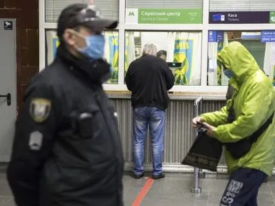 Станцію метро у центрі Києва закрили через загрозу вибуху