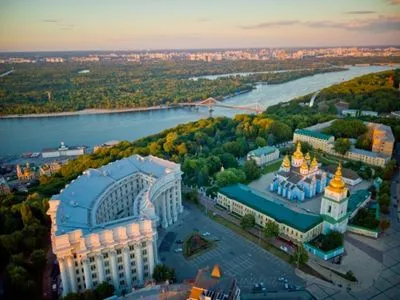 Разделились почти пополам: исследование показало, как украинцы оценивают развитие страны