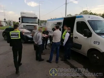 На Вінниччині затримали співробітників Укртрансбезпеки за хабар від перевізників