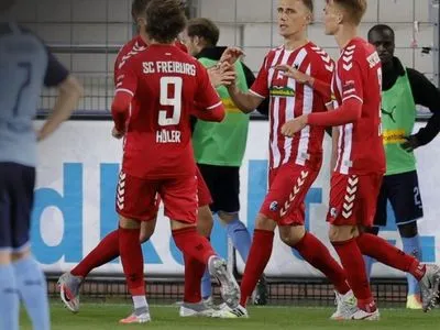 ФК "Фрайбург" праздновал победу в матче-открытии 30 тура Бундеслиги