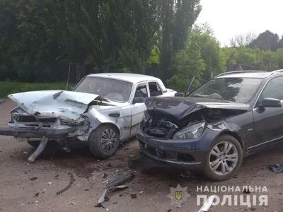 Две легковушки столкнулись в Житомирской области: пострадала женщина и двое детей